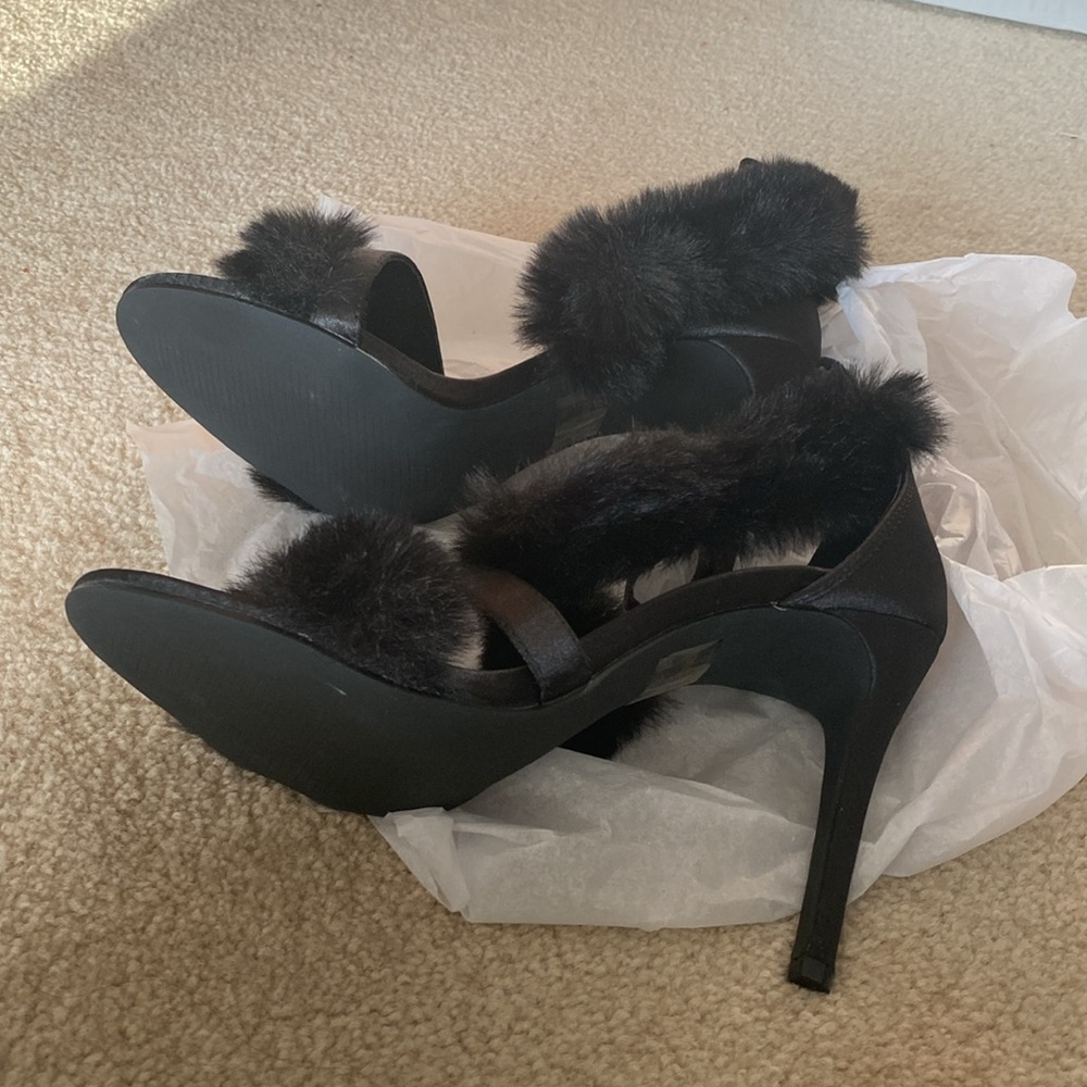 Venus New in box black fur trim heels - Picture 7 of 8